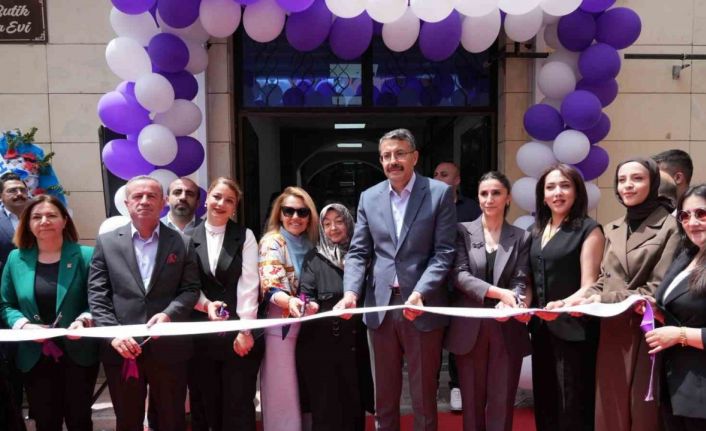 Hakkari’de 25 kadın girişimcinin kurduğu mağazaların açılışı yapıldı