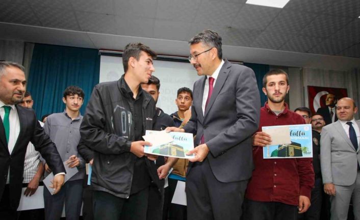 Hakkari’de umre ödüllü bilgi yarışması düzenlendi