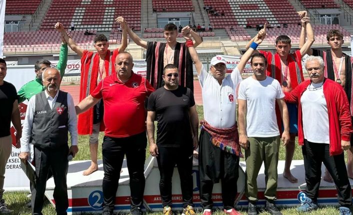 Hakkarili güreşçilerden büyük başarı