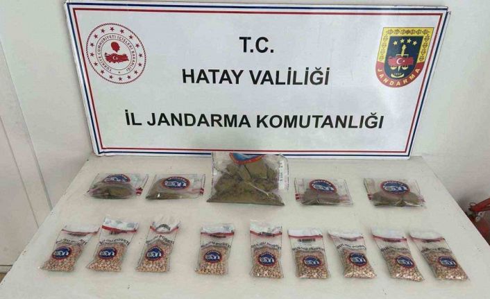 Hatay’da 450 gümrük kaçağı kuru sıkı tabanca ve uyuşturucu ele geçirildi