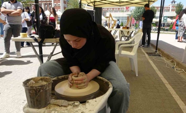 Hedefi Türkiye’de sayıları az olan bayan çömlek ustaları arasına girmek