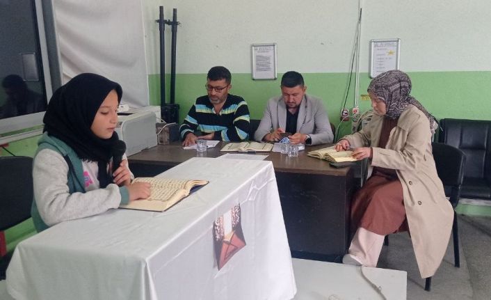 Hisarcık Kutluhallar İlk-Ortaokulu’nda Kur’an-ı Kerimi güzel okuma yarışması