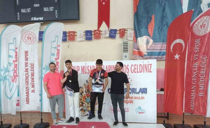 Horasanlı bilek güreşçilerin başarısı