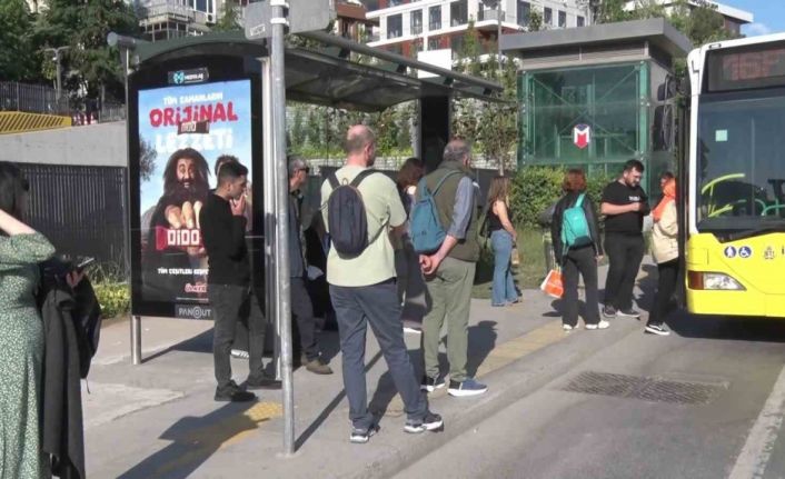 İBB’den alacaklarını tahsil edemeyen Özel Halk Otobüsleri kontak kapama eylemi gerçekleştirdi