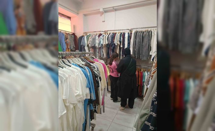 İhtiyaç sahiplerine bayram sevinci: Sosyal market kapılarını açtı