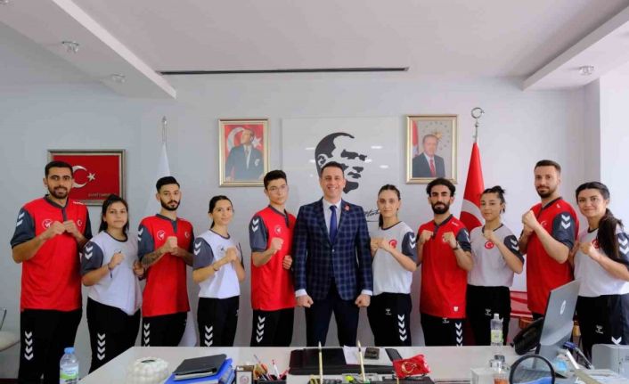 İşitme Engelliler Milli Takımı’ndan, Başkan Tanrıkulu’na ziyaret