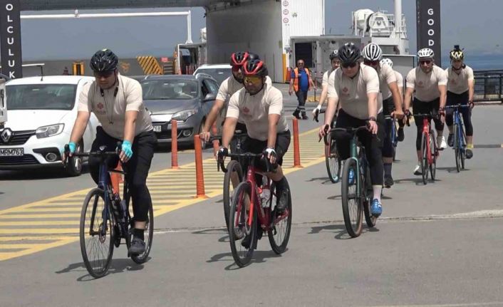 İstanbul’dan Bursa’ya ’çevre’ için pedal çeviren 10 bisikletçi Yalova’ya ulaştı