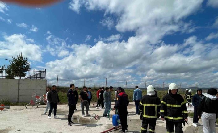 İtfaiye ekiplerinden üniversite öğrencilerine uygulamalı eğitim