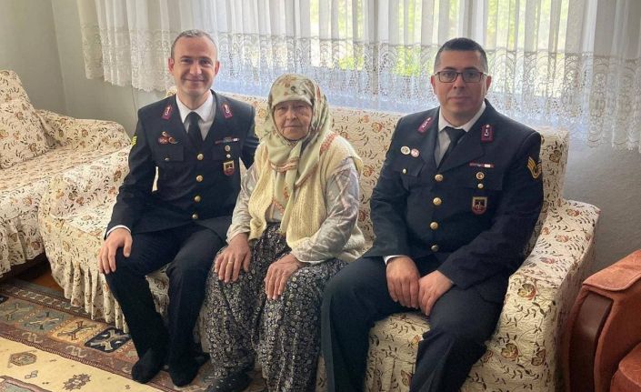Jandarma, şehit annelerini unutmadı