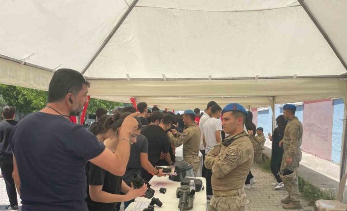 Jandarmanın teknolojisi öğrencilere anlatıldı