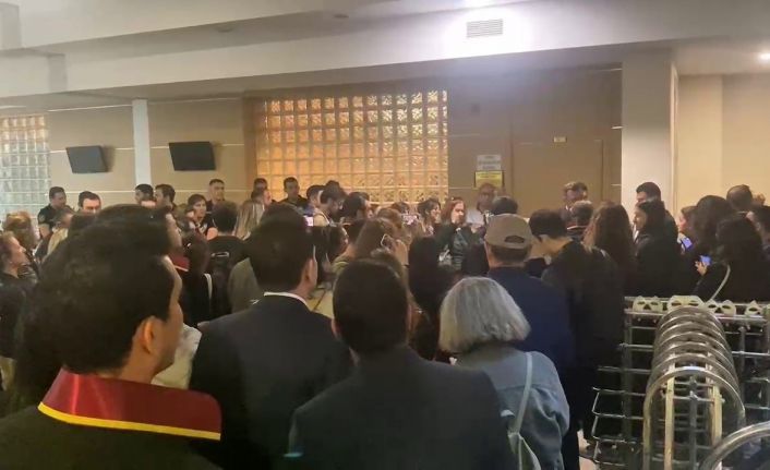 Kadıköy’de ‘suç içerikli pankart’ davasında 3 sanık tahliye edildi