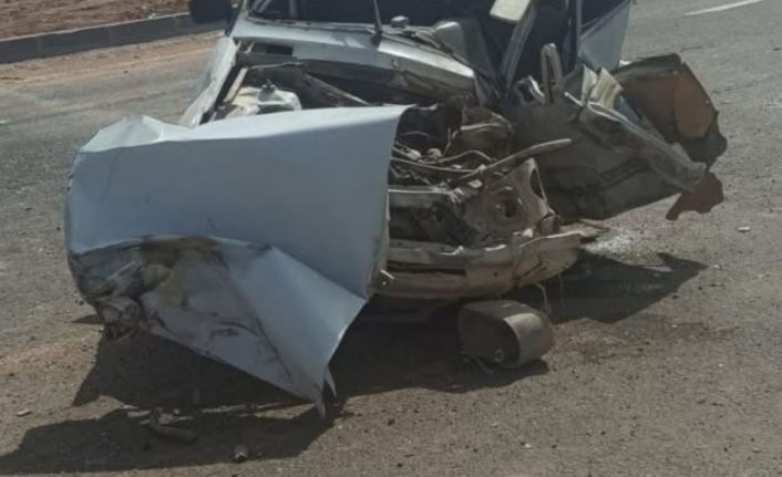 Kamyon ile otomobil çarpıştı: 1 ölü, 3 yaralı