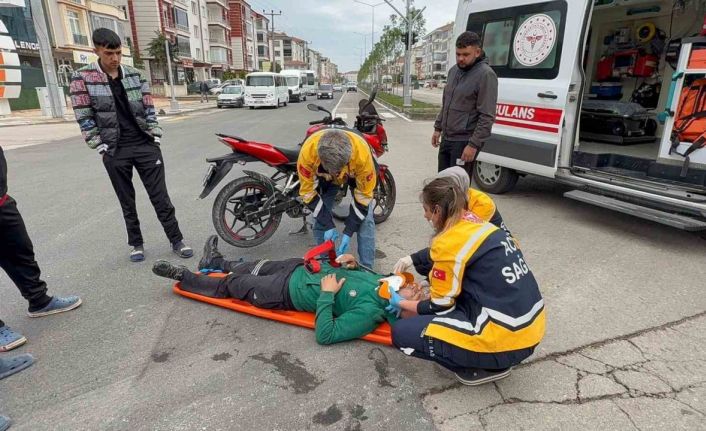 Kamyonetin kasasına tutundu, az daha canından oluyordu