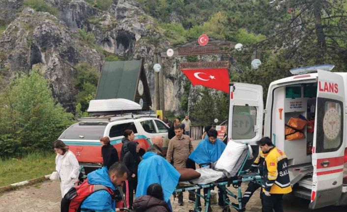 Kanyonda yürüyüş parkurunda yaralanan vatandaş için ekipler seferber oldu