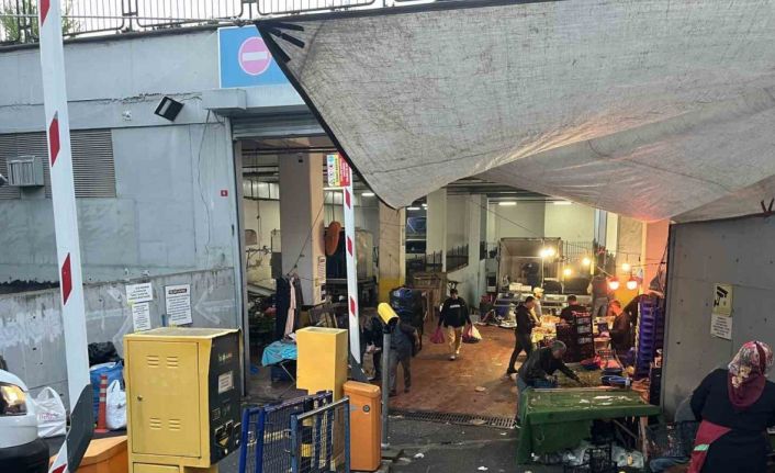 Kapalı pazar yeri havalandırmasına biber gazı sıkıp kaçtı