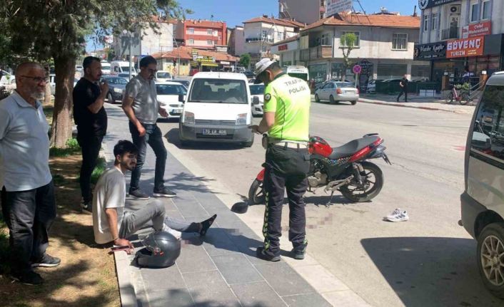 Karaman’da otomobille çarpışan motosiklet sürücüsü yaralandı