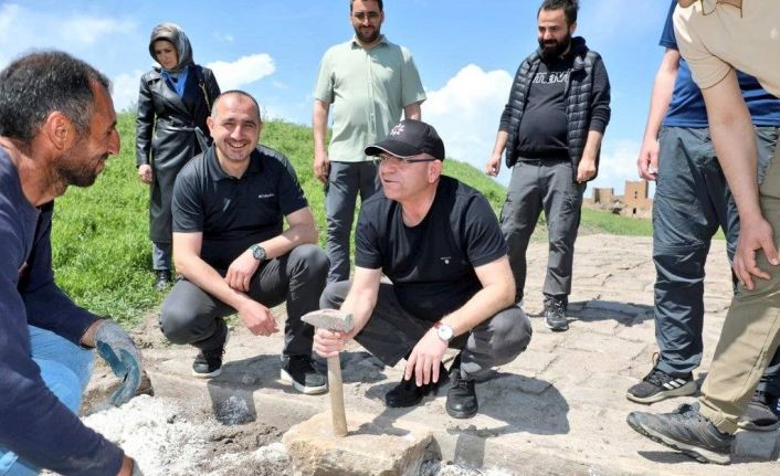 Kars Ani Ören Yeri’nde sur içi yollarının yapımı devam ediyor