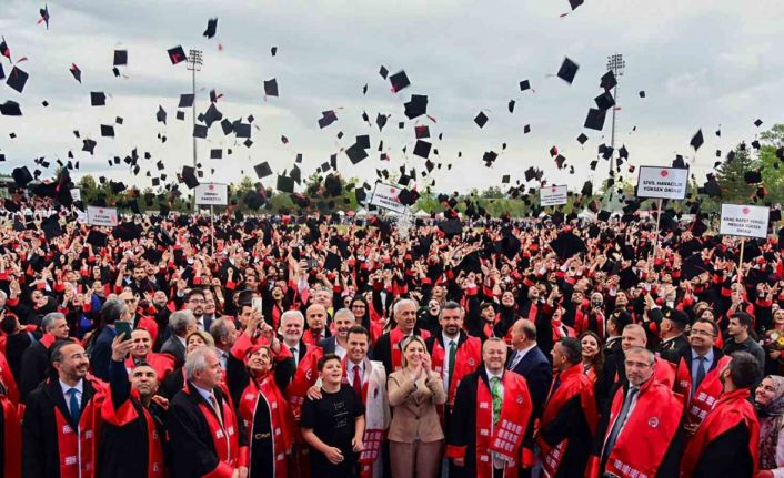 Kastamonu Üniversitesi’nde 4 bini aşkın öğrencinin mezuniyet coşkusu