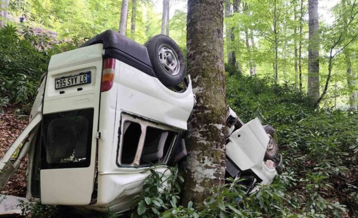 Kastamonu’da minibüs ormanlık alana yuvarlandı: 10 yaralı