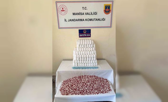 Kayalıkta ve çalılar arasında uyuşturucu deposu