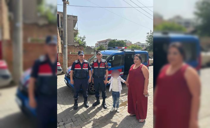 Kaybolan 8 yaşındaki çocuğu jandarma kısa sürede buldu