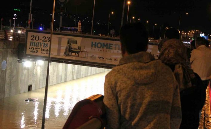 Kayseri’de sağanak hayatı felç etti