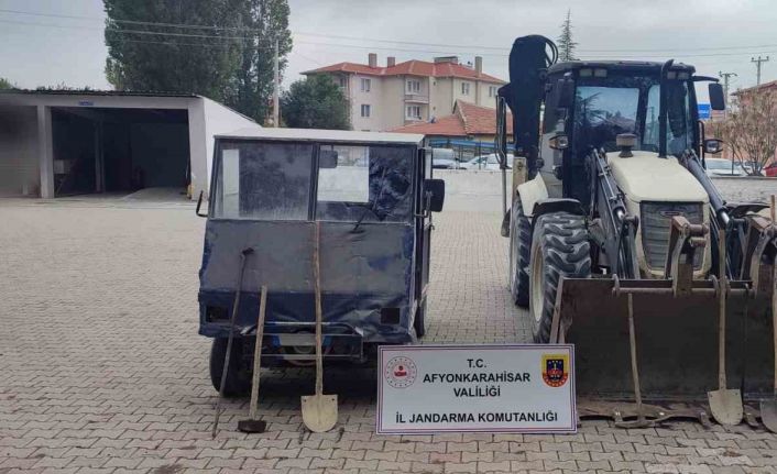 Kepçe ile define arayan şahısları jandarma suçüstü yaptı