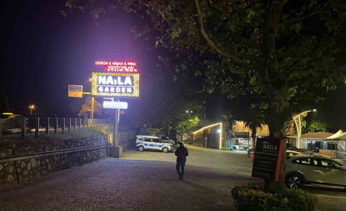 Kına gecesinde eğlenenlerin üzerine disko topu düştü: 3 yaralı