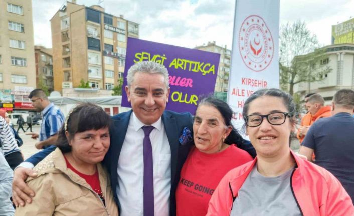 Kırşehir Beyazay Derneği’nden Engelliler Haftası yürüyüşüne destek