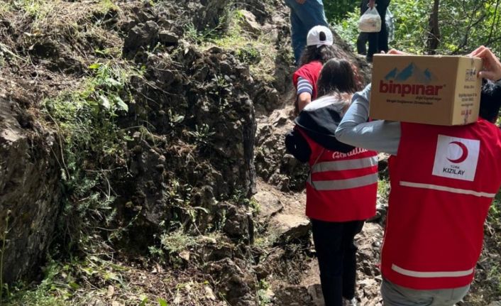 Kızılay ekibinden arama çalışmalarına katılanlara sıcak yemek
