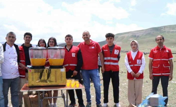 Kızılay’ın yaylada düzenlediği bahar şenliği renkli görüntülere sahne oldu