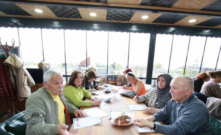 Koca çınarlar şiir dinletisinde buluştu