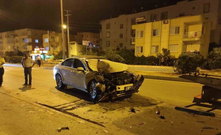 Kontrolden çıkan otomobil, kamyonete çarptı: 2 yaralı