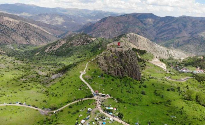 Kov Kalesi eteklerinde şenlik coşkusu