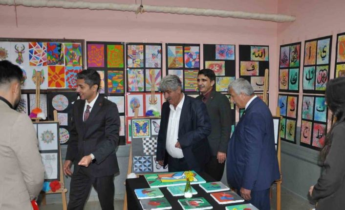 Köy okulunun duvarlarında sanat rüzgarı esti