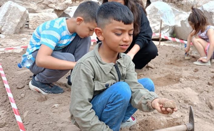 Küçük arkeologlar işbaşında