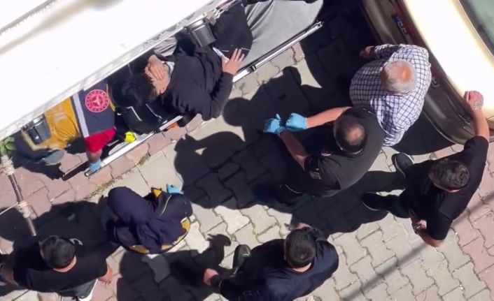 Küçükçekmece’de 19 yaşındaki genç sokak ortasında vuruldu