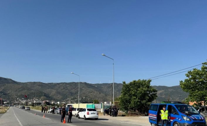 Kurallara uymayan 8 sürücü cezadan kaçamadı