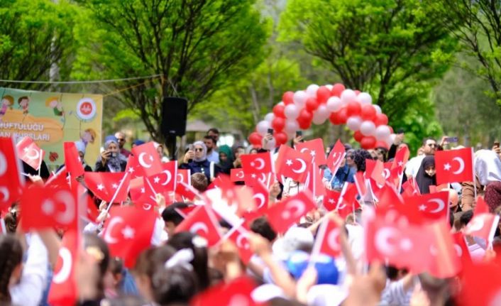 Kur’an kursları yılsonu şenliği renkli görüntülere sahne oldu