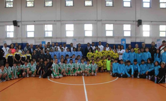 Kütahya’da "Geleneksel Çocuk Oyunları ve İlkokul Fiziksel Yeterlilik Oyunları" yarışmaları başladı