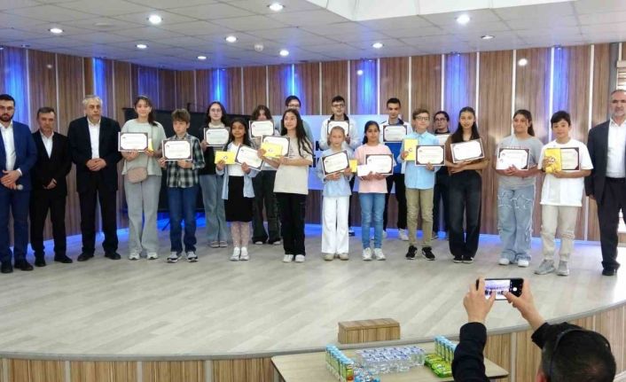 Kütahya’da gençler kitap okudu