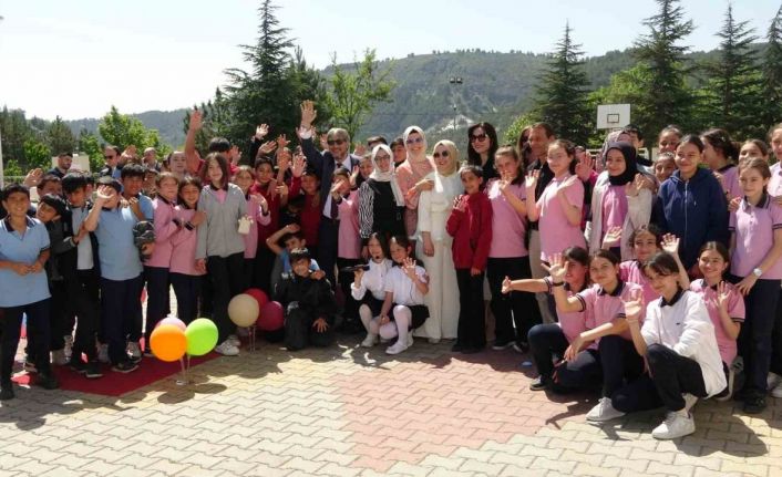 Kütahya’da sanat ve edebiyat rüzgârı, Adnan Menderes Ortaokulu’ndan anlamlı festival