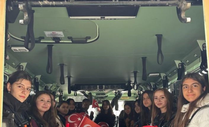 Liseli öğrencilerden Söğüt Jandarma Ulaştırma Eğitim Merkezi Komutanlığına anlamlı ziyaret