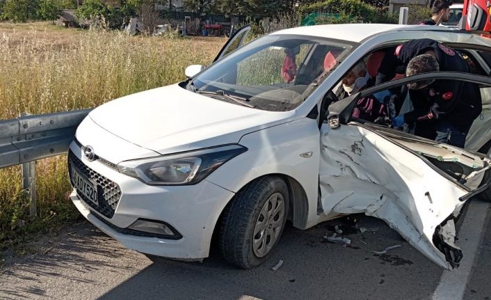 Malatya’da ışık ihlali nedeniyle meydana gelen kazada 3 kişi yaralandı