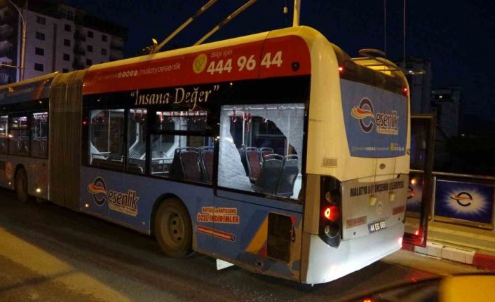 Malatya’da trambüs ile kamyonet çarpıştı: 1 yaralı