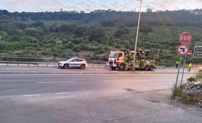 Maltepe’de kontrolden çıkan otomobil gölete uçtu