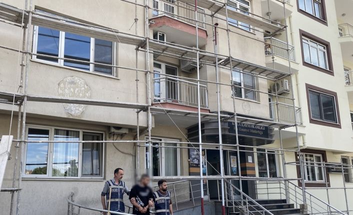 Manisa’da aracından uyuşturucu çıkan şahıs tutuklandı