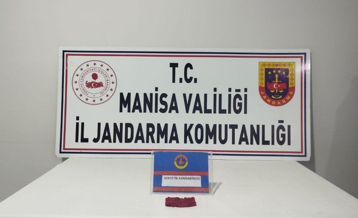 Manisa’da şüpheliden kağıda emdirilmiş uyuşturucu çıktı