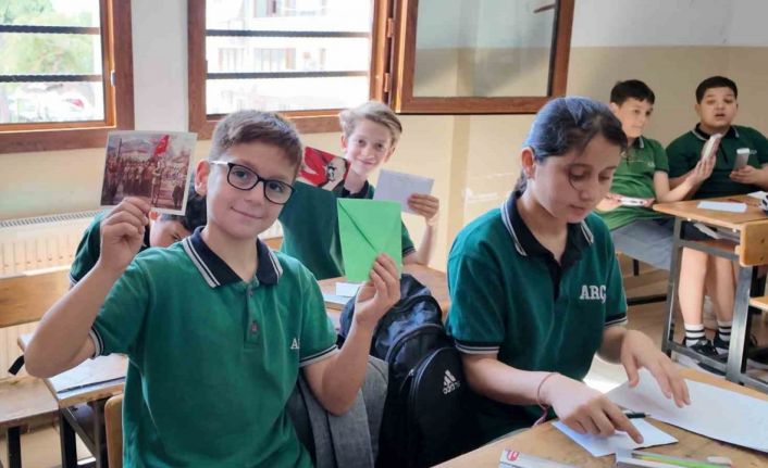 Manisalı öğrencilerden şehit annelerine duygu dolu mektup