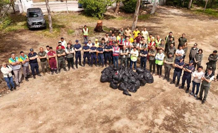 Marmaris ‘Orman benim ‘ diyerek bir saatte bir römork dolusu çöp topladı
